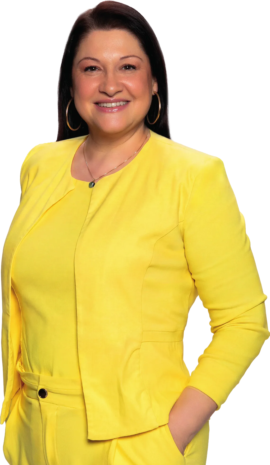 Ada Munaretto, de blazer amarelo, sorrindo.
