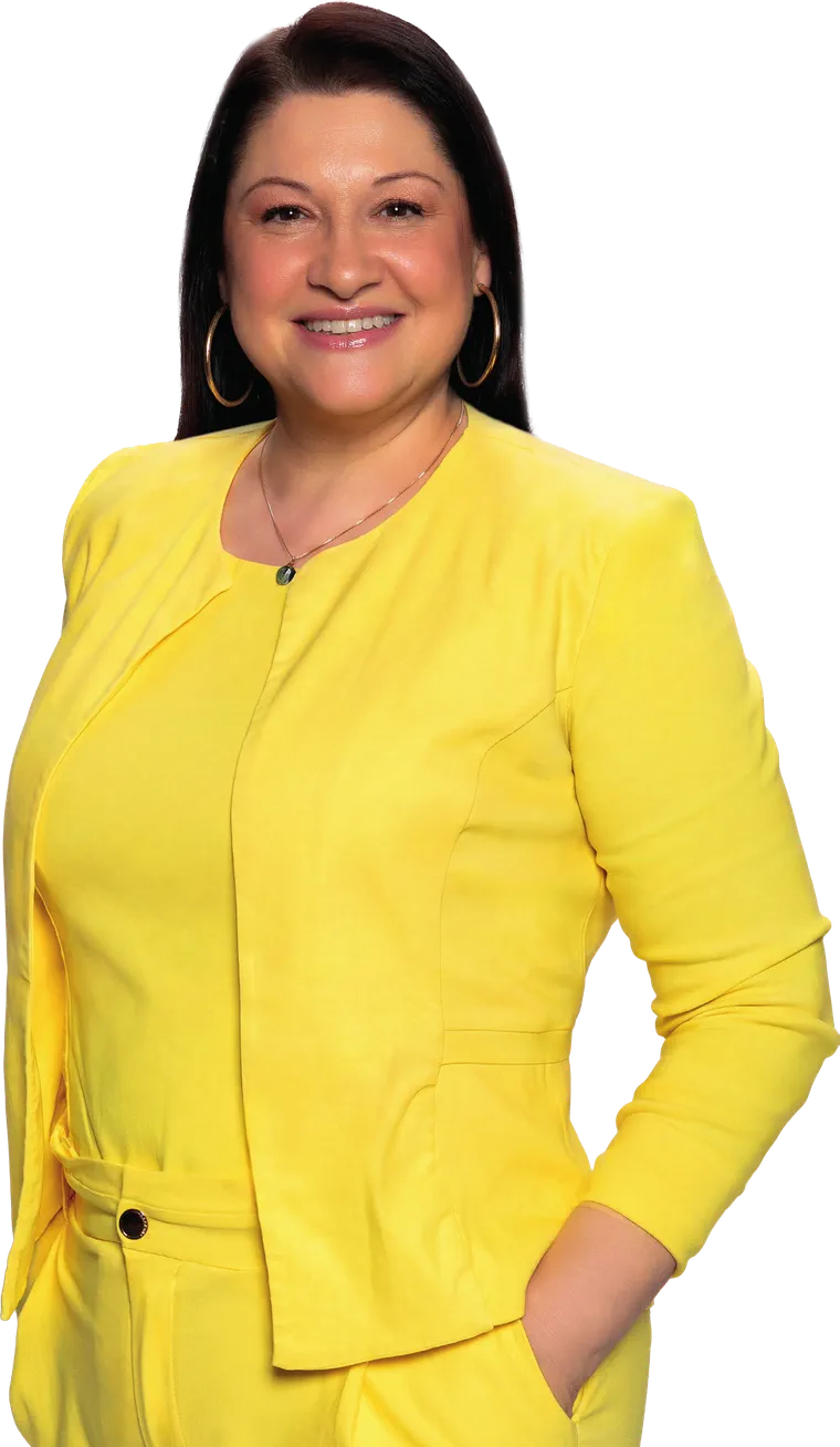 Ada Munaretto, de blazer amarelo.